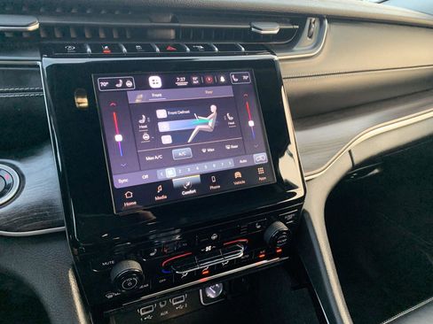 Used 2021 Jeep Grand Cherokee L Limited image 18