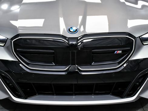 Used 2025 BMW i5 M60 w/ Executive Package image 87