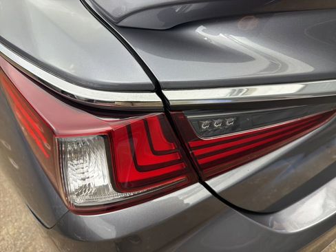 Used 2021 Lexus ES 300h w/ Premium Package image 22