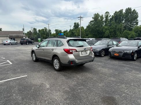 Used 2019 Subaru Outback 2.5i AWD/4WD image 3