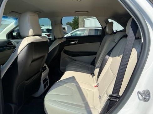 Used 2020 Ford Edge Titanium FWD image 5