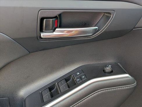 Used 2021 Toyota Highlander XSE image 4