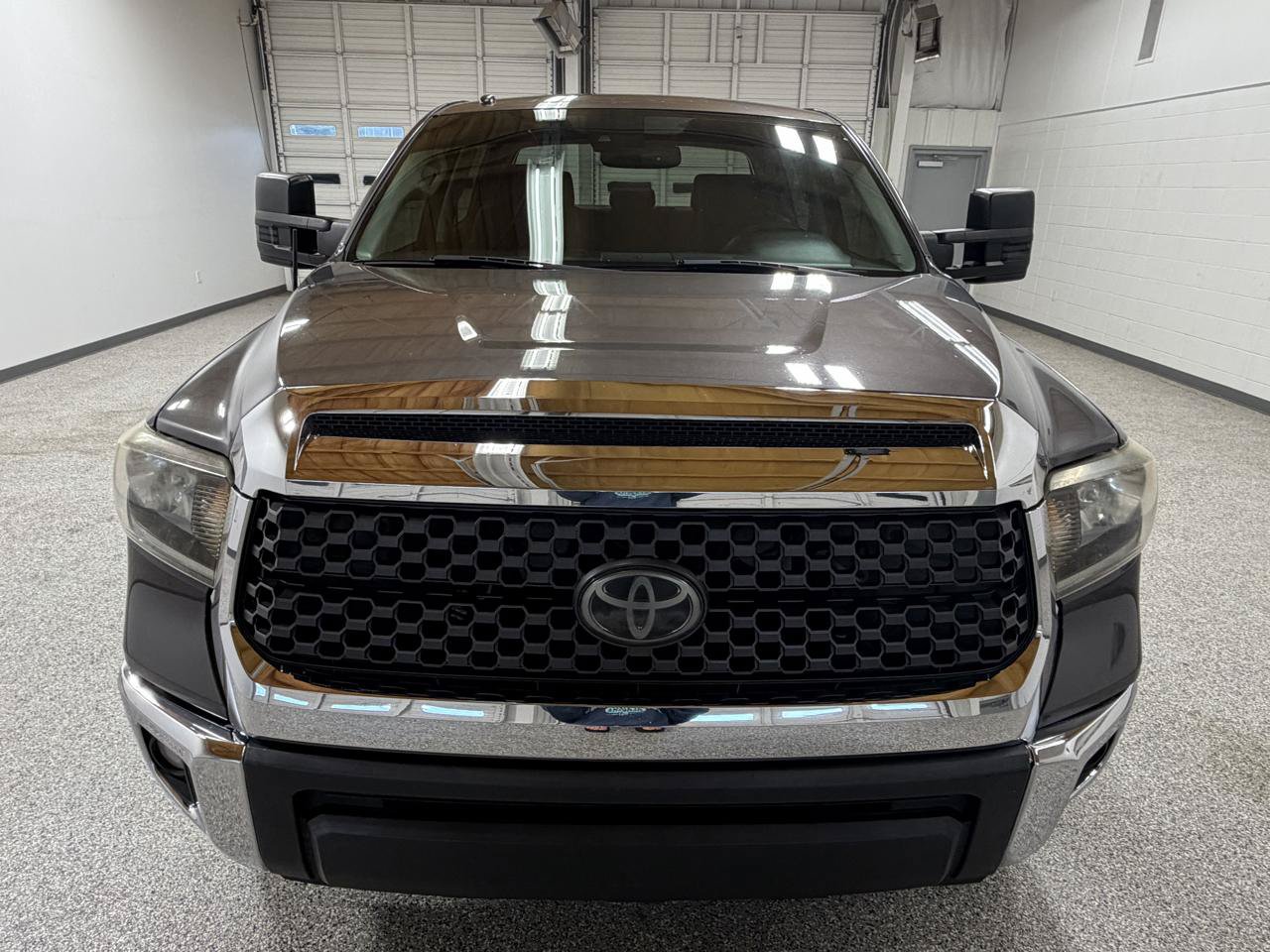 Used 2018 Toyota Tundra SR5 w/ SR5 Upgrade Package AWD/4WD image 3