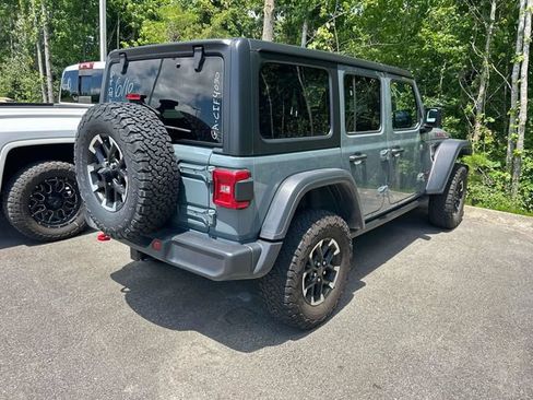 Used 2025 Jeep Wrangler Unlimited Rubicon AWD/4WD image 3