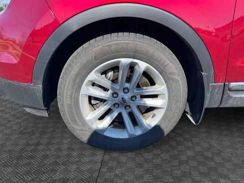 Used 2015 Ford Explorer XLT w/ Equipment Group 202B image 9