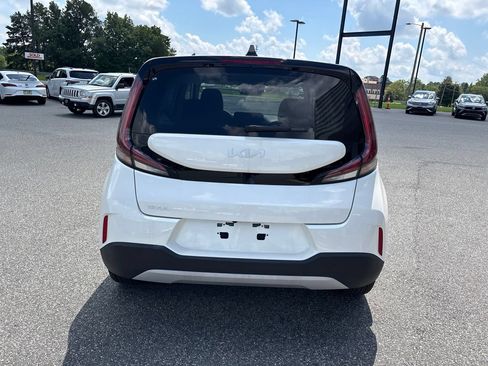 Used 2025 Kia Soul LX w/ LX Technology Package FWD image 7