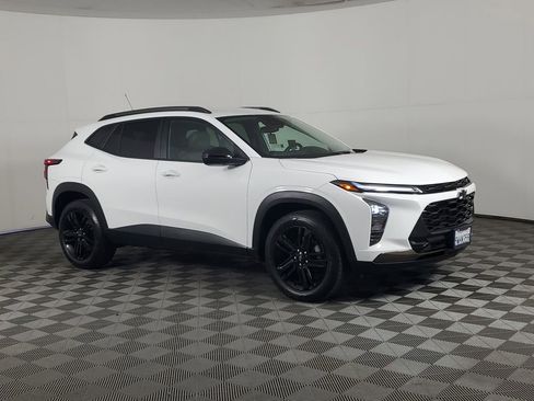 Used 2026 Chevrolet Trax ACTIV image 2