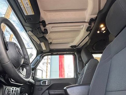 Used 2023 Jeep Wrangler Unlimited AWD/4WD image 12