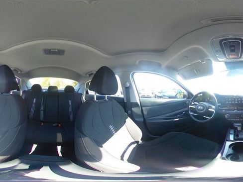 Used 2025 Hyundai Elantra SEL image 43