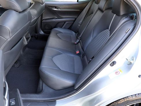 Used 2018 Toyota Camry SE w/ Convenience Package FWD image 21