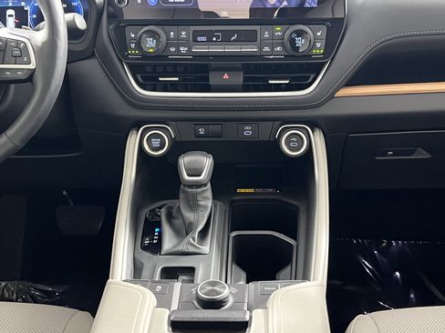 Used 2024 Toyota Grand Highlander AWD image 18