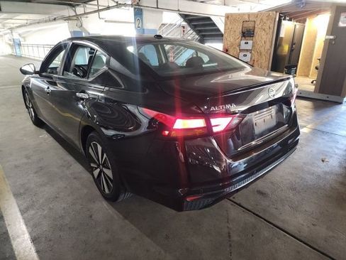 Used 2022 Nissan Altima 2.5 SV FWD image 3