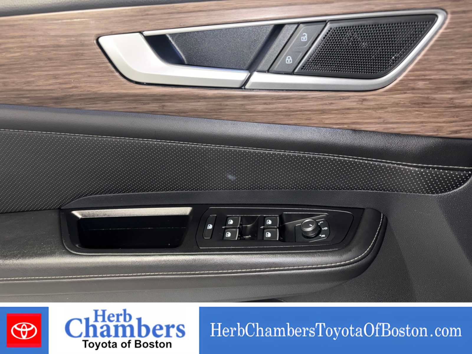 Used 2025 Volkswagen Atlas SEL AWD/4WD image 14