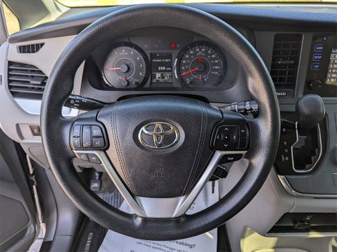 Certified 2017 Toyota Sienna L image 30