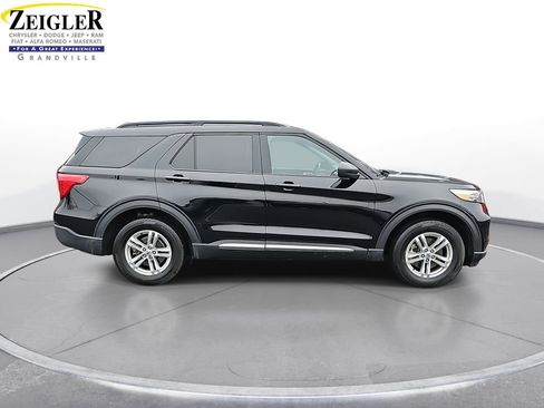 Used 2022 Ford Explorer XLT w/ Class IV Trailer Tow Package image 4
