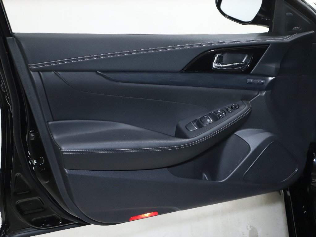 Used 2023 Nissan Maxima Platinum w/ Sport Mat Group FWD image 18