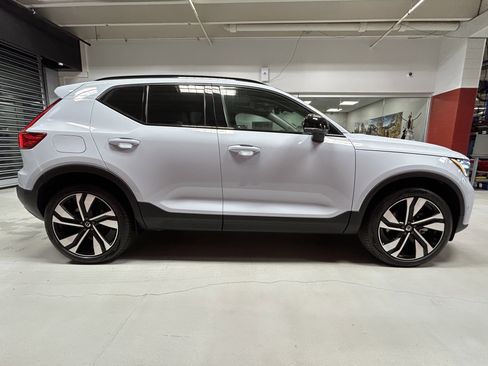 Used 2025 Volvo XC40 B5 Ultra w/ Climate Package image 17
