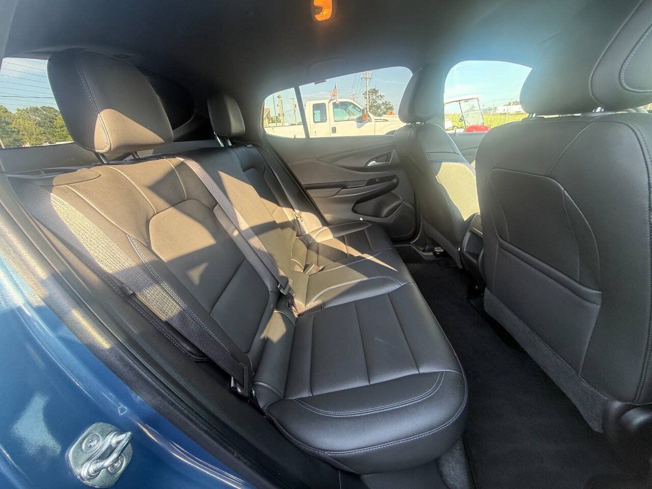 Used 2024 Buick Envista Sport Touring w/ Convenience I Package FWD image 11