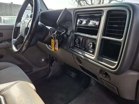 Used 2005 Chevrolet Avalanche LS w/ Onstar Plus Package image 15