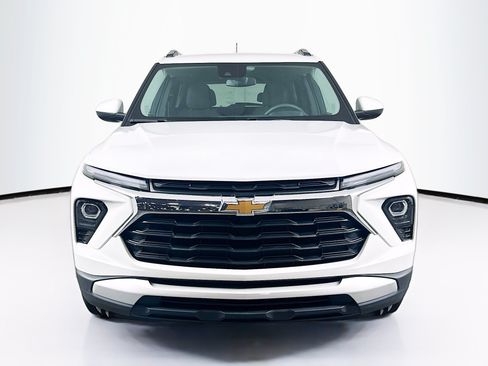 Used 2025 Chevrolet TrailBlazer LT AWD/4WD image 2