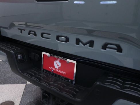 Used 2022 Toyota Tacoma TRD Sport w/ Technology Package RWD image 29
