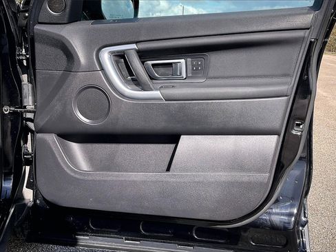 Used 2019 Land Rover Discovery Sport HSE image 29