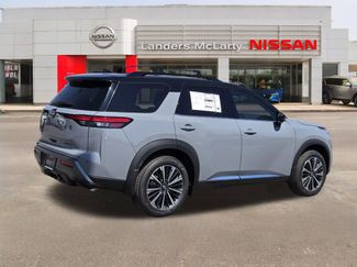 New 2026 Nissan Pathfinder Platinum FWD video 3