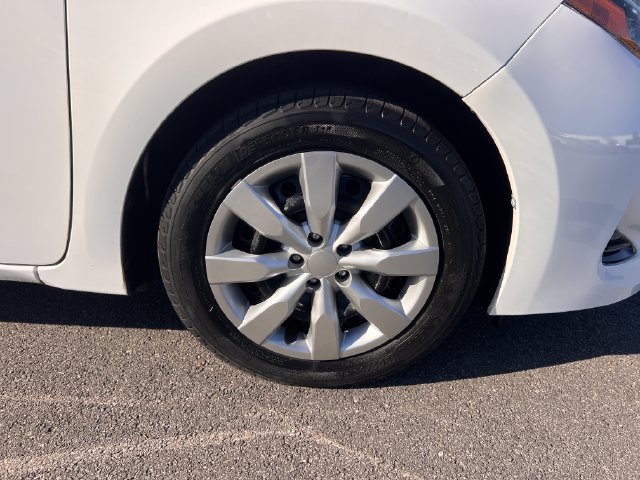 Used 2017 Toyota Corolla LE w/ Carpet Mat Package (TMS) FWD image 29