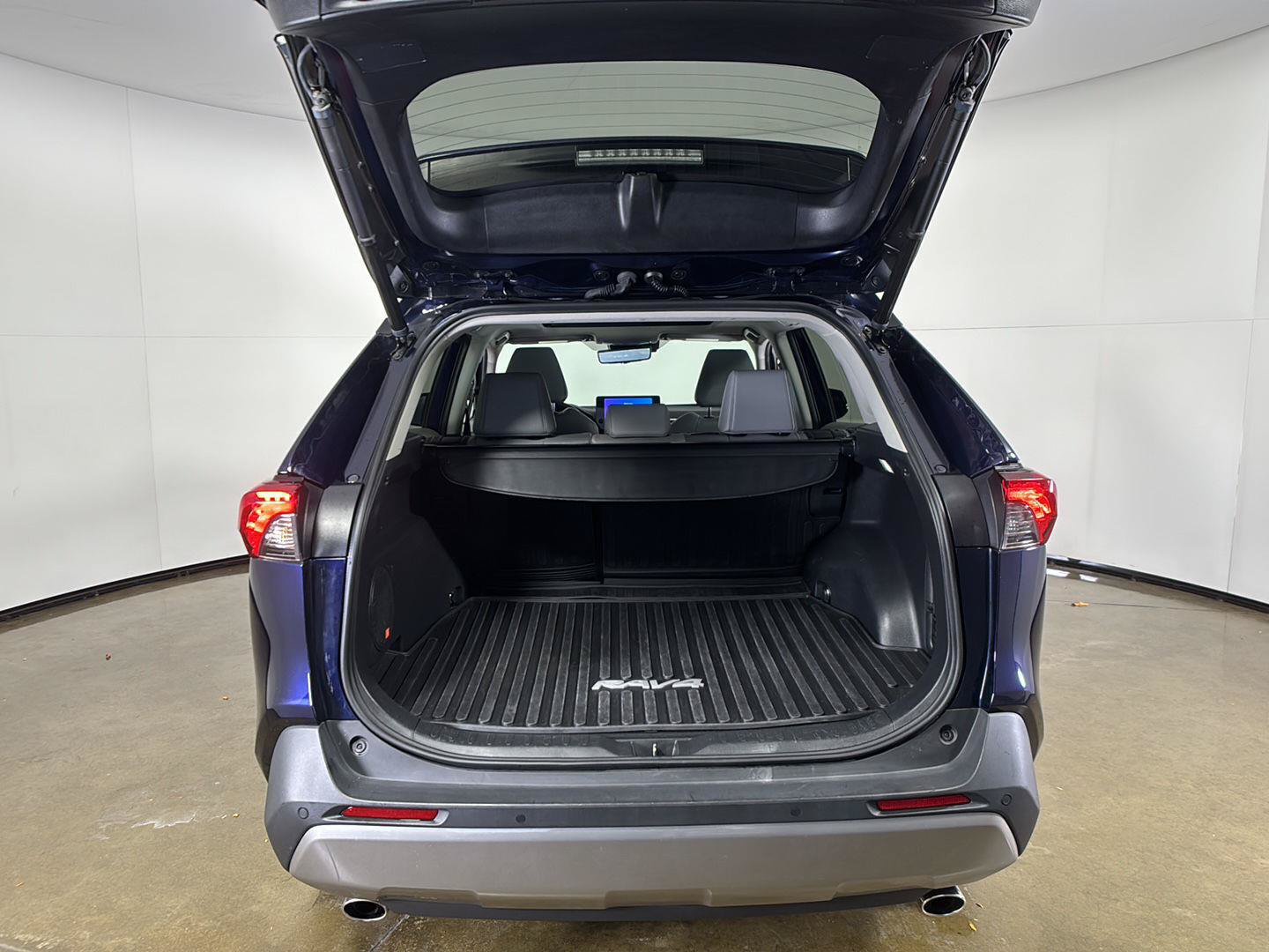 Used 2023 Toyota RAV4 Limited AWD/4WD image 21