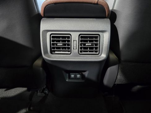 Used 2022 Toyota Venza LE AWD/4WD image 27
