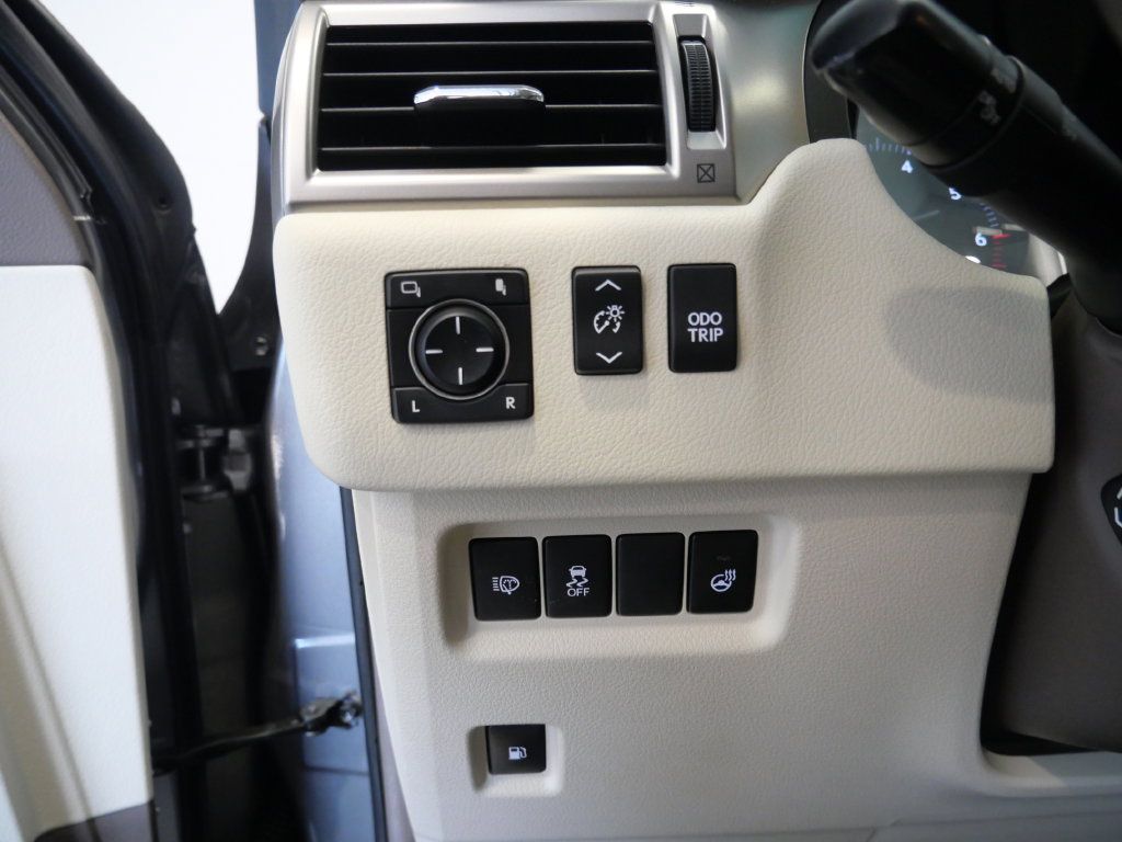 Used 2013 Lexus GX 460 Premium AWD/4WD image 14