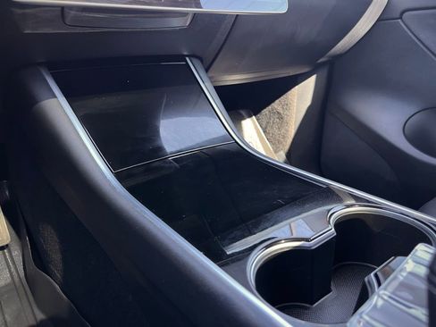 Used 2021 Tesla Model Y Long Range image 50