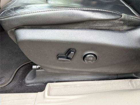 Used 2018 Chrysler Pacifica Touring-L Plus FWD image 18