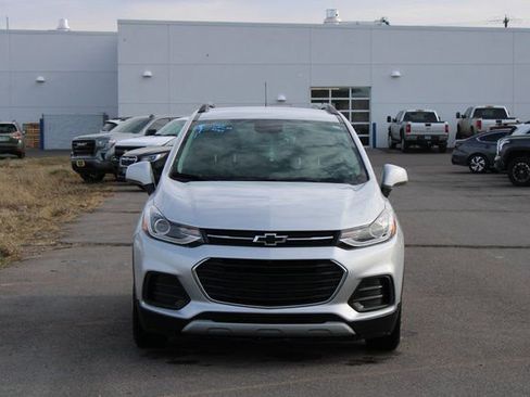 Used 2022 Chevrolet Trax LT w/ LT Convenience Package FWD image 9