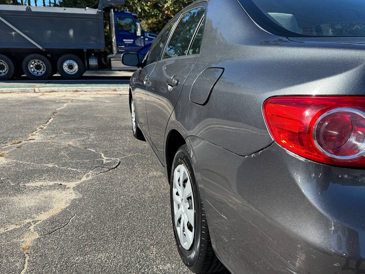 Used 2011 Toyota Corolla LE FWD image 13