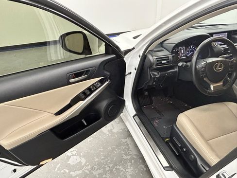 Used 2020 Lexus IS 300 image 9