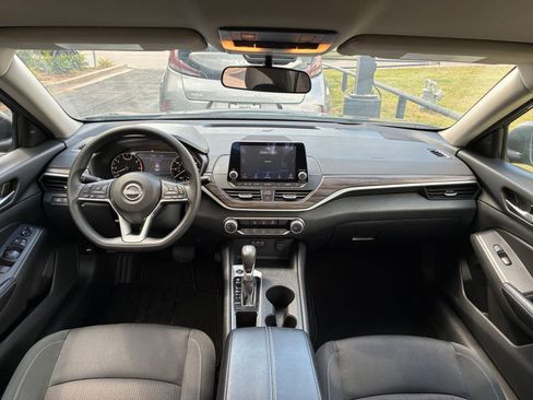 Used 2025 Nissan Altima 2.5 SV FWD image 33