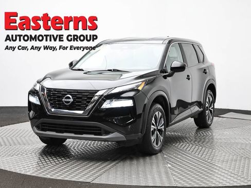 Used 2023 Nissan Rogue SV image 1