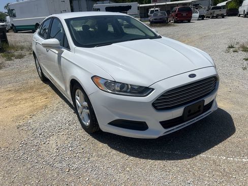 Used 2016 Ford Fusion SE FWD image 4