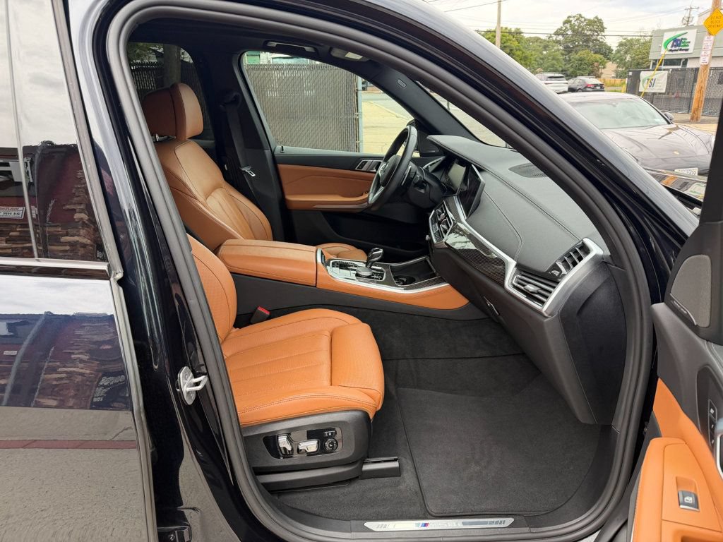 Used 2021 BMW X5 M50i AWD/4WD image 9