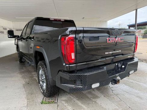 Used 2022 GMC Sierra 2500 AT4 w/ AT4 Preferred Package AWD/4WD image 2