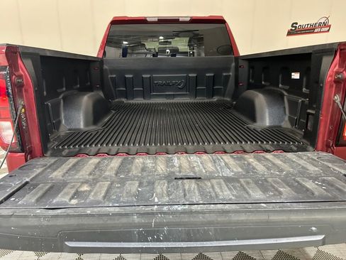 Used 2022 GMC Sierra 1500 SLE w/ X31 Off-Road Package image 5