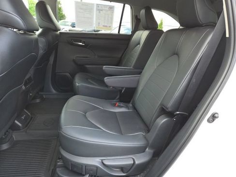 Used 2026 Toyota Highlander XLE AWD/4WD image 11