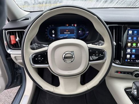 Used 2023 Volvo S60 T8 Plus image 25