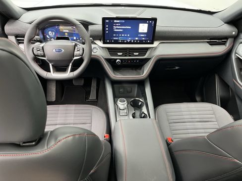 Used 2026 Ford Explorer ST-Line w/ ST-Line Street Pack AWD/4WD image 4