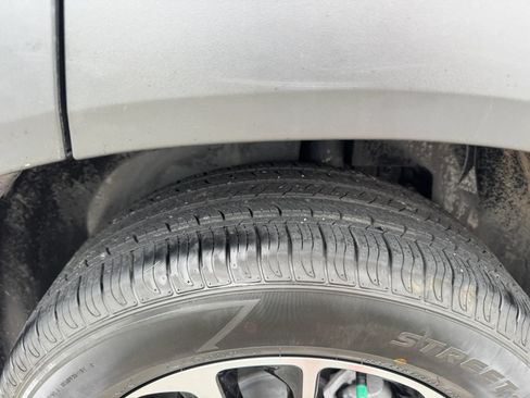 Used 2025 Chevrolet TrailBlazer LT w/ LT Cold Weather Package FWD image 12