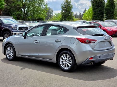 Used 2016 MAZDA MAZDA3 i Touring w/ Popular Equipment Package FWD image 5