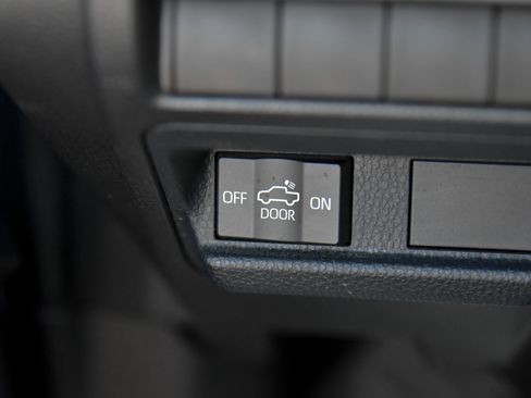 Used 2024 Toyota Tacoma SR5 AWD/4WD image 34