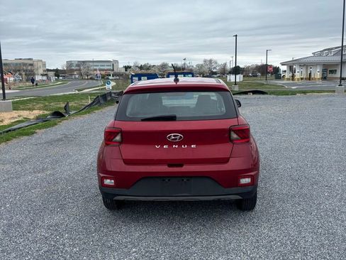 Used 2023 Hyundai Venue SE image 4