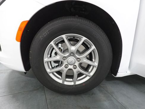New 2027 Chrysler Pacifica Select FWD image 31